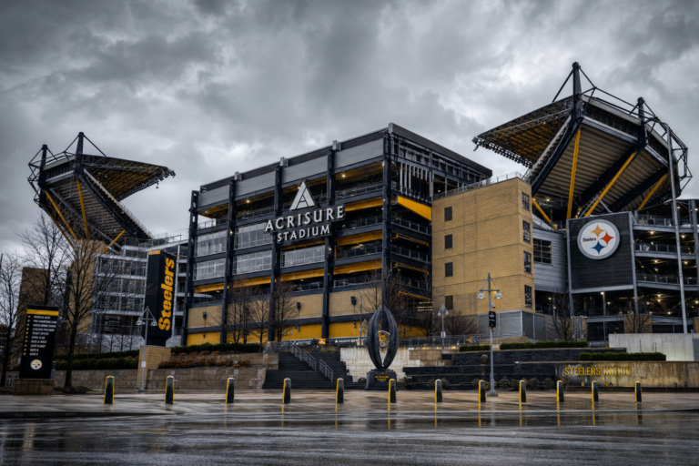 Steelers GM Khan Uncertain on Rodgers as No Meeting Materializes